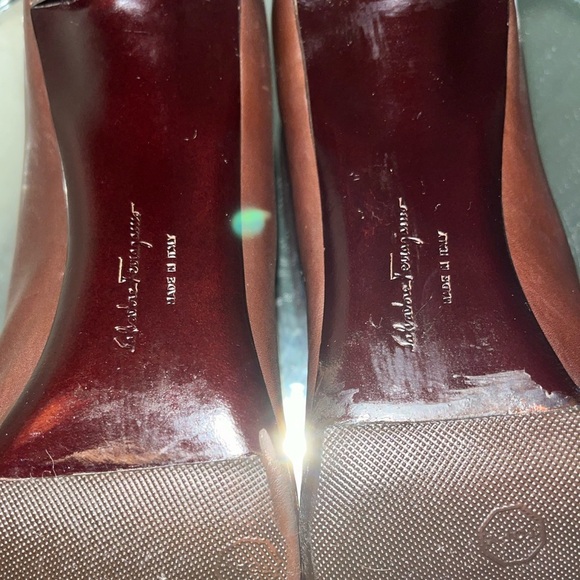Salvatore Ferragamo Leather Pumps Heels, Brown with Blue Interior, Size 9B - Picture 9 of 15